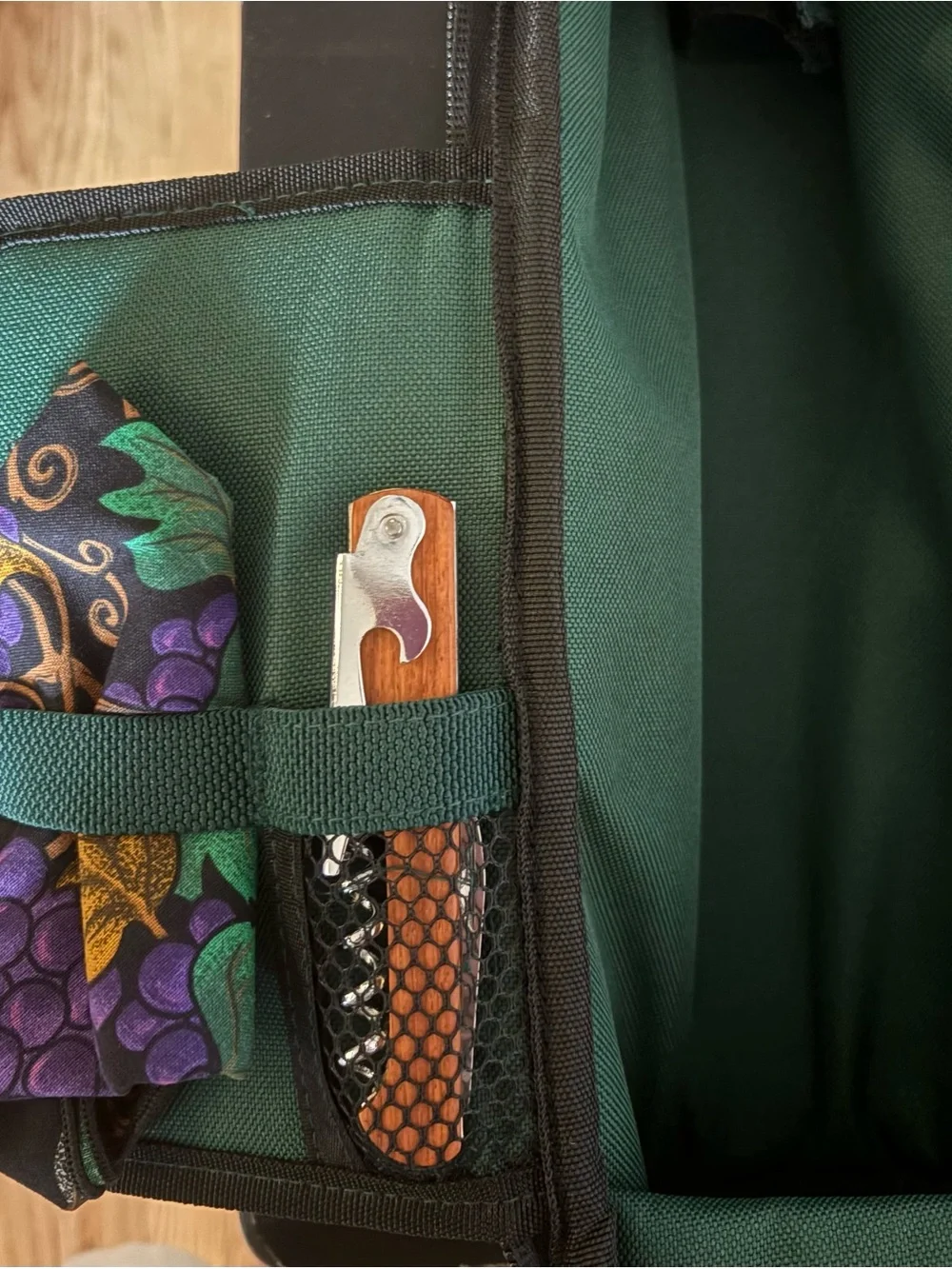 Picnic Time Green Insulated Wine  Cooler Bag with Accessories